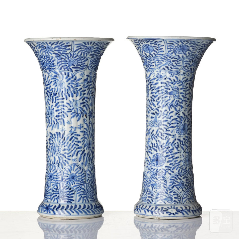 A pair of blue and white 'floral' vases, - 图4